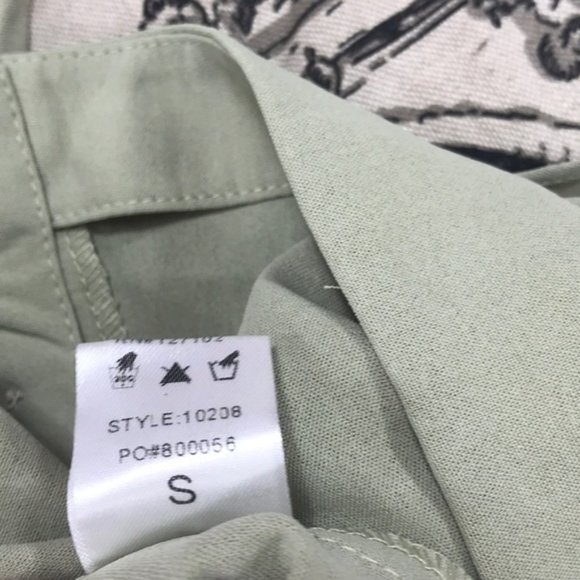 Skylar Rose Front Button Crop Top - Picture 7 of 7